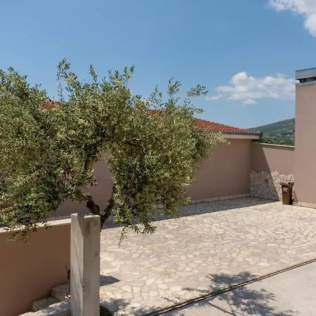 Antina Apartment